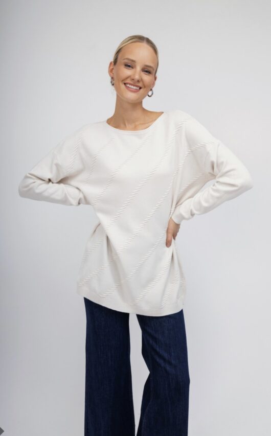 Πουλόβερ εκρού μονόχρωμο με ιδιαίτερο σχέδιο