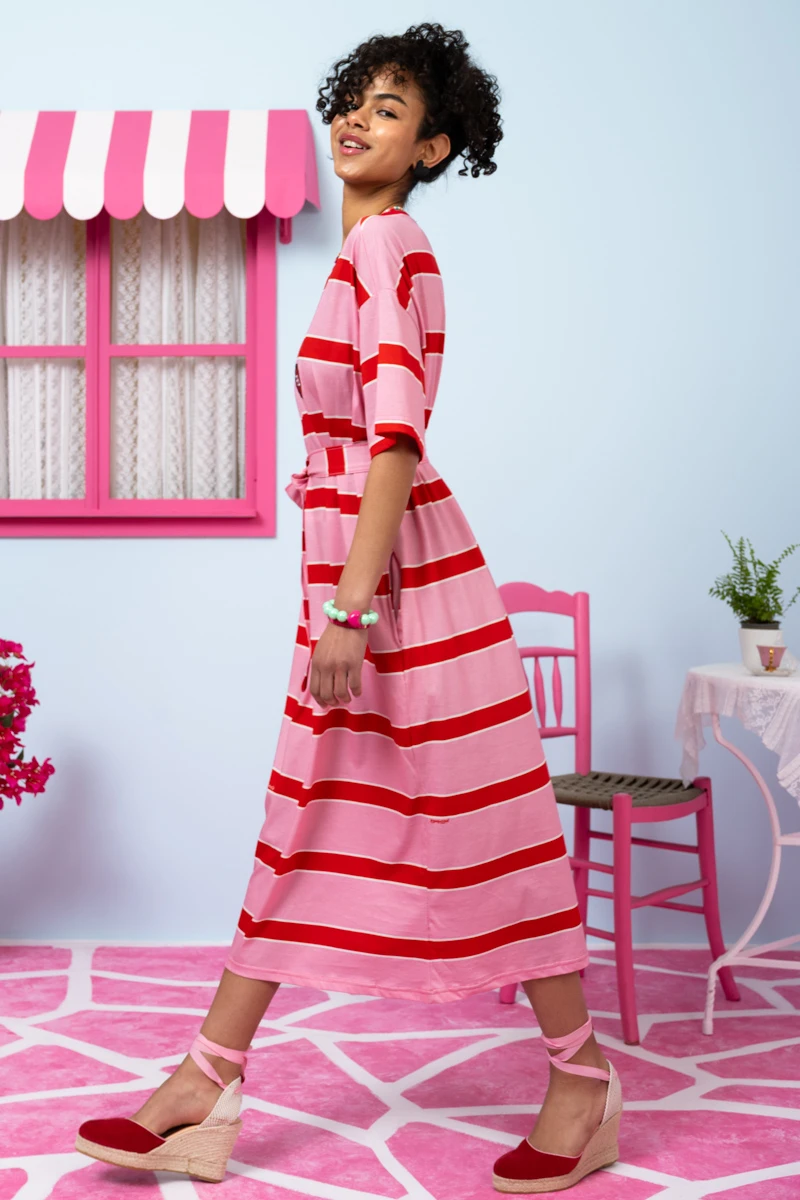 Reina T-shirt Dress Red Pink Stripes Με Κέντημα Καρδιά Κοντομάνικο Φόρεμα με Τσέπες & Ζώνη Petit Boutik - Image 2