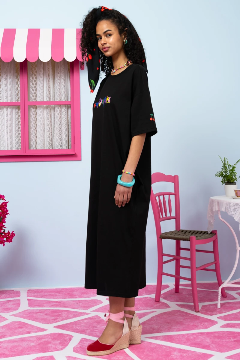 Reina T-shirt Dress “Καλοκαιράκι” Μαύρο Κοντομάνικο Φόρεμα με Τσέπες & Ζώνη Petit Boutik - Image 2