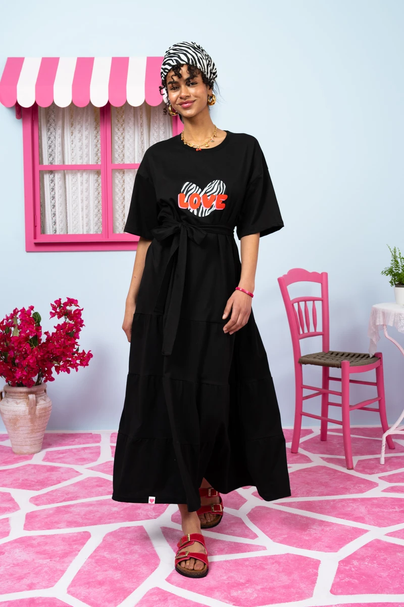 Yama T-shirt Frill Dress “Love” Μαύρο Κοντομάνικο Φόρεμα με Ζώνη Petit Boutik - Image 4