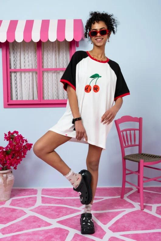 Alternative view of T-shirt Reglan White Black Cherries Κοντομάνικο Μπλουζάκι Petit Boutik