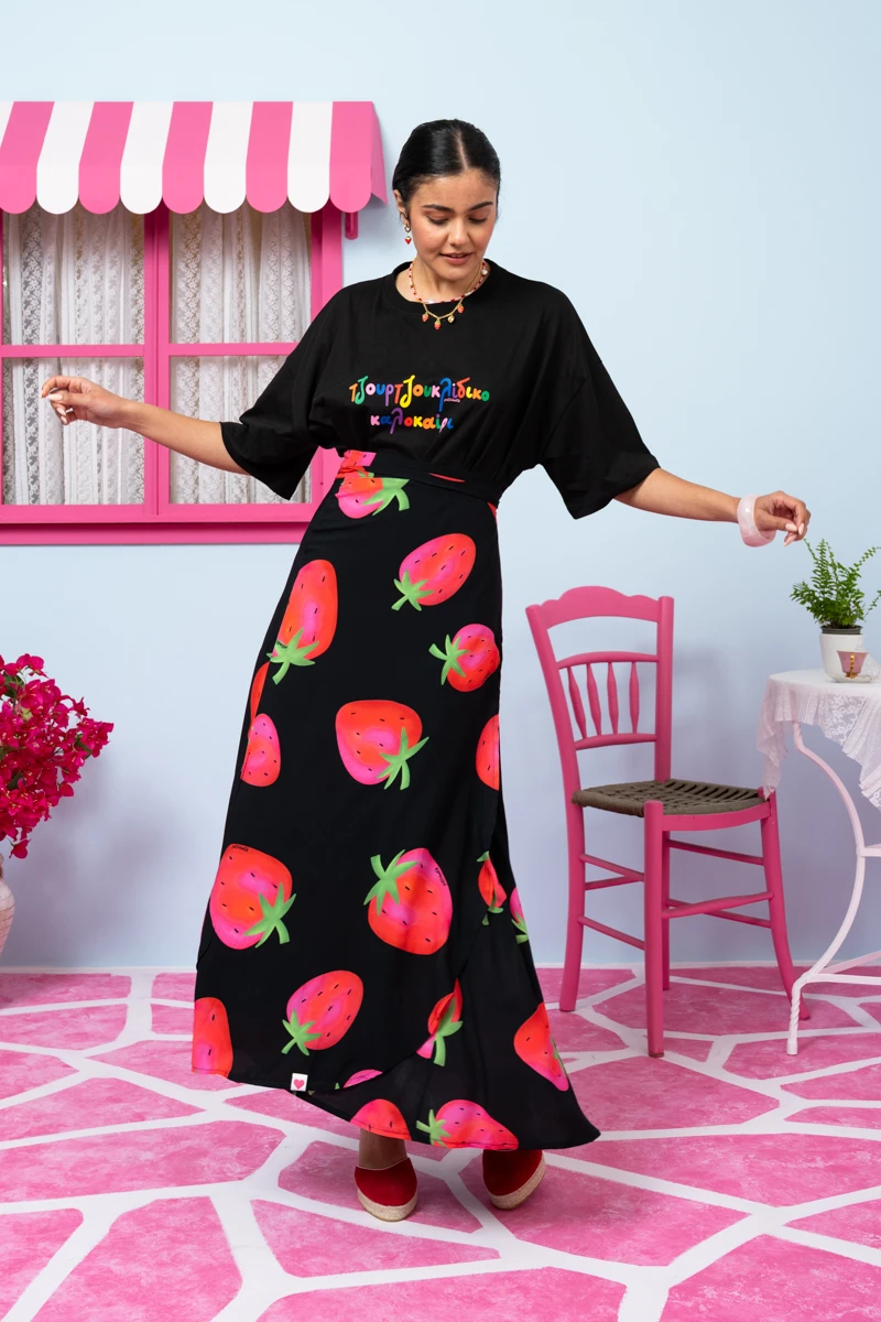 lara Wrap Skirt Vis Black Big Strawberries Δετή Φούστα Petit Boutik - Image 3