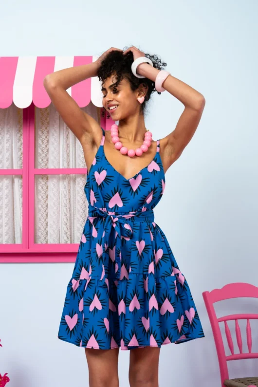 Beverly Short Dress Blue Hearts Pink Spikes Τιραντέ Φόρεμα με Ζώνη & Τσέπες Petit Boutik
