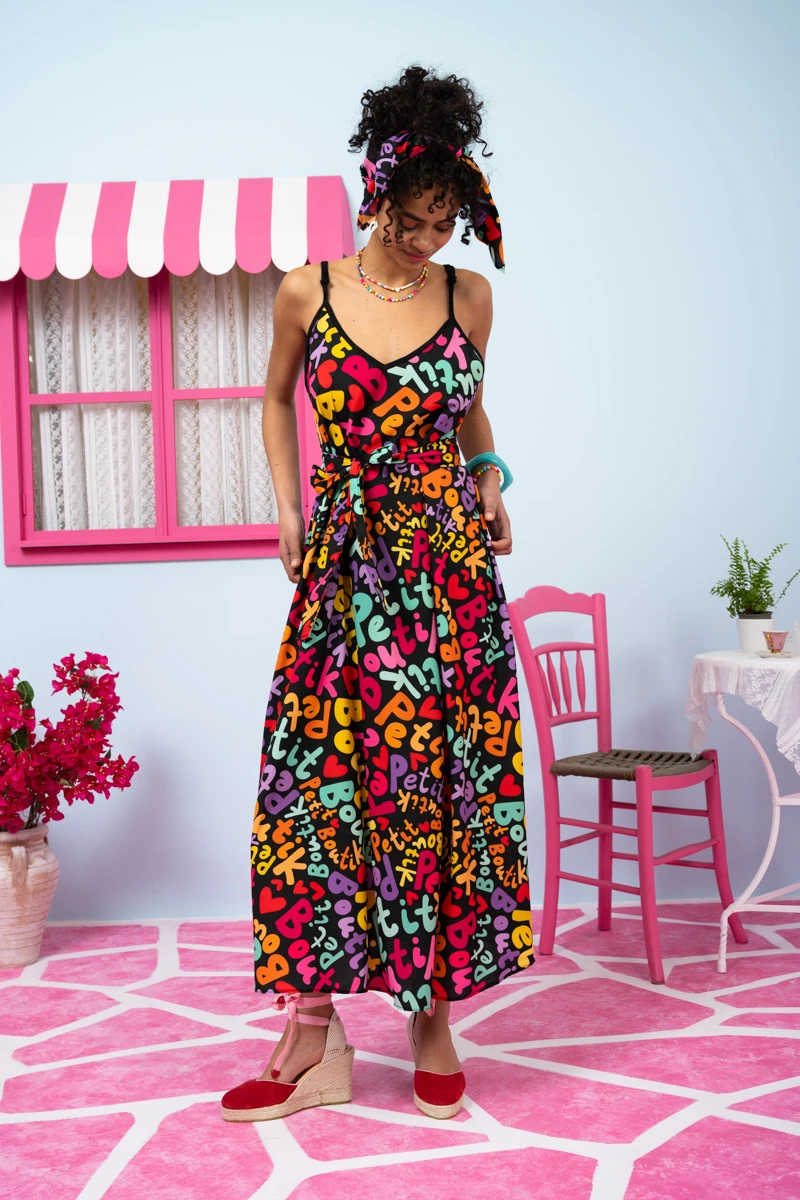 Matina Dress Black Multi Petit Letters Φόρεμα με Ζώνη & Τσέπες Petit Boutik - Image 2