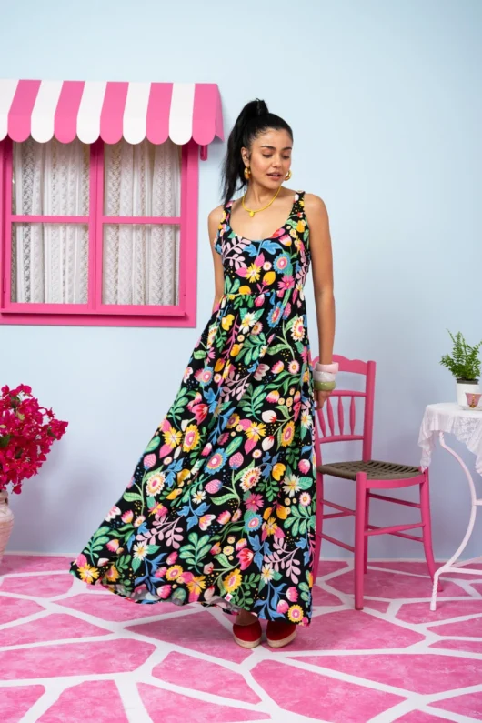 Alternative view of Naya Dress Vis Black Strawberries Forest Εξώπλατο Με Δέσιμο Τιραντέ Φόρεμα & Τσέπες Petit Boutik